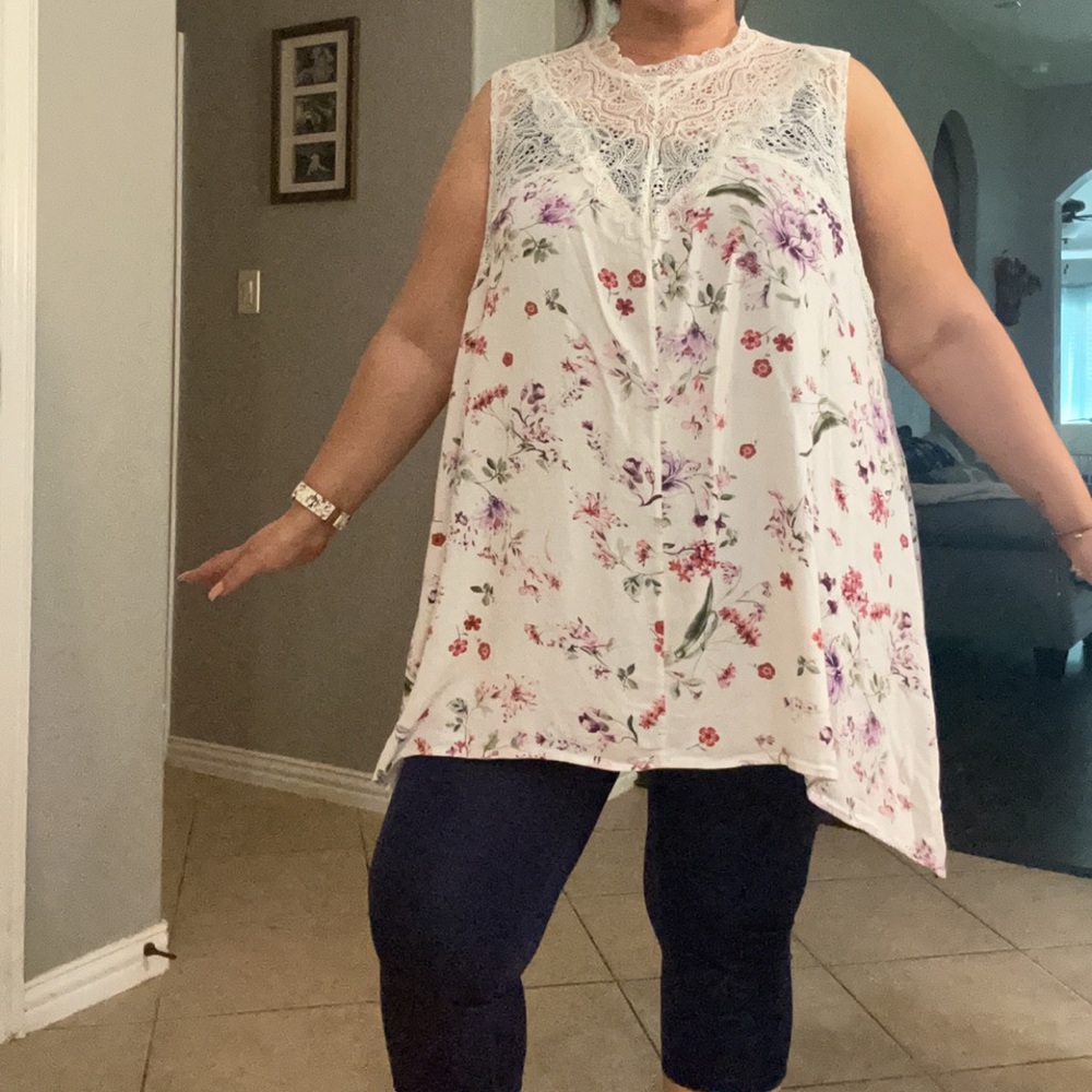 Gorgeous Torrid sleeveless blouse with lace neck detail